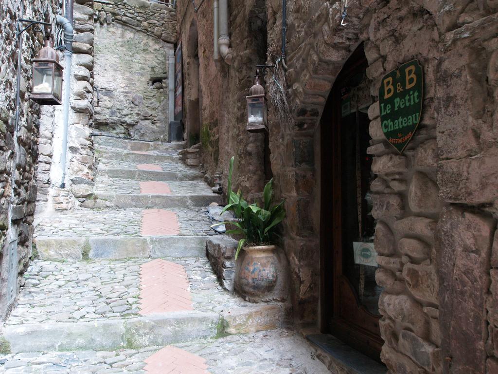 Le Petit Chateau Bed & Breakfast Dolceacqua Exterior photo