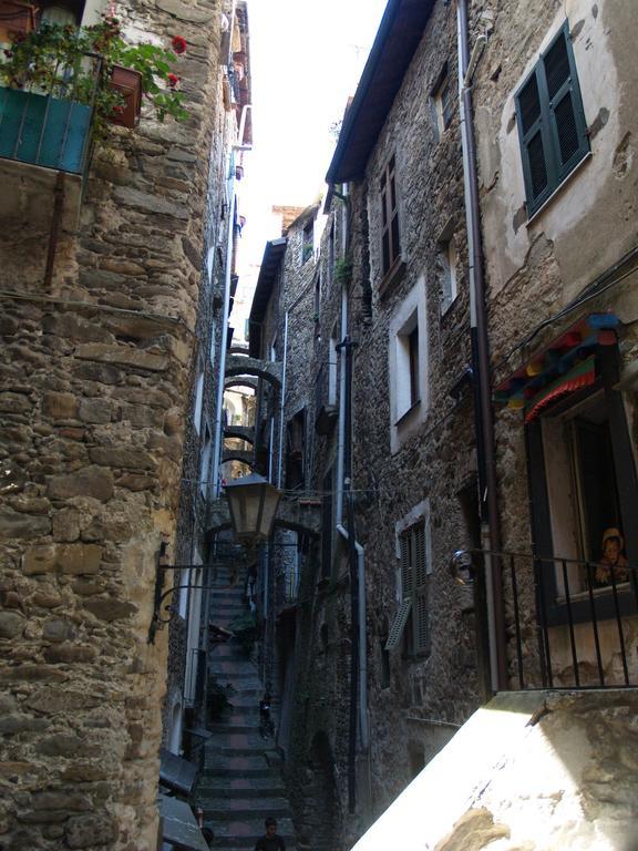 Le Petit Chateau Bed & Breakfast Dolceacqua Exterior photo
