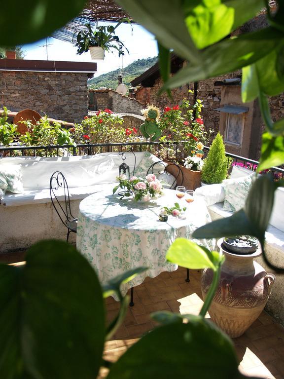 Le Petit Chateau Bed & Breakfast Dolceacqua Exterior photo